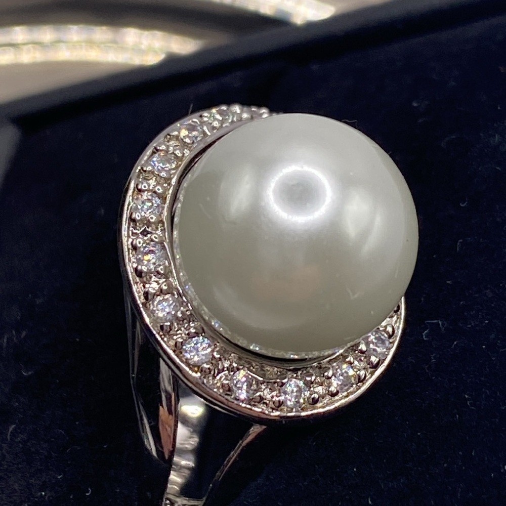 Pearl and Pave Crystal Ring - Picture 3 of 9